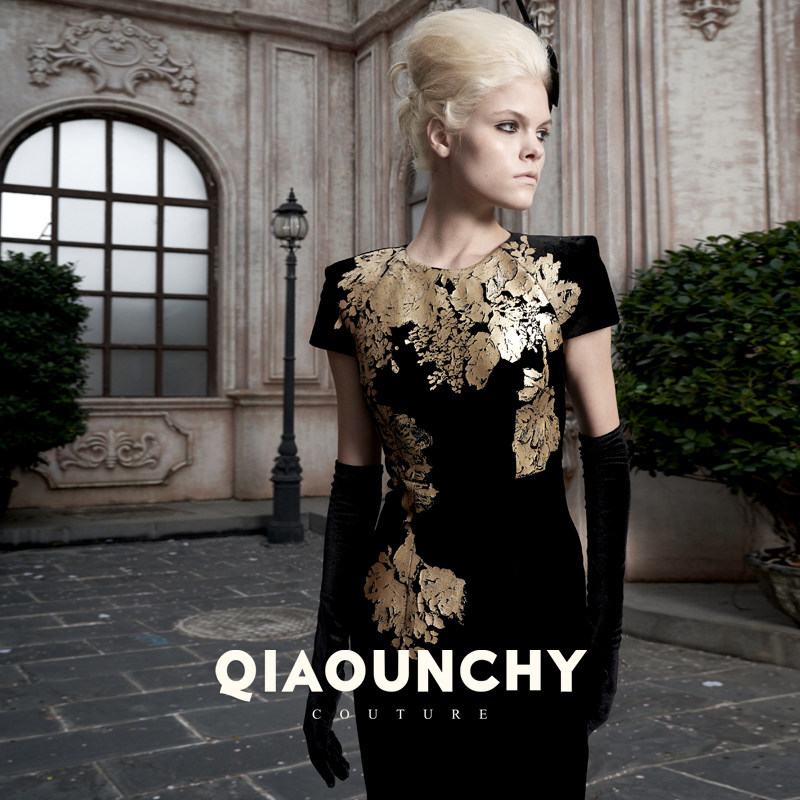 黑金 QIAOUNCHY俏云曦｜牡丹花法式真丝丝绒宽肩收腰连衣裙25秋冬