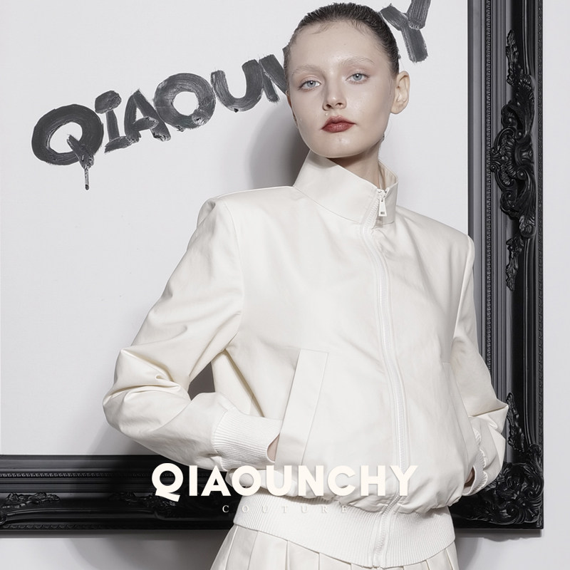 女赛车手 QIAOUNCHY俏云曦 | 高领杏色平纹棉夹克外套早春女装
