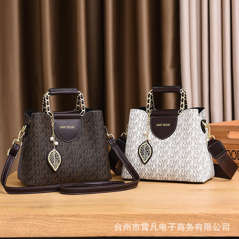 女包包大容量新款手拿包