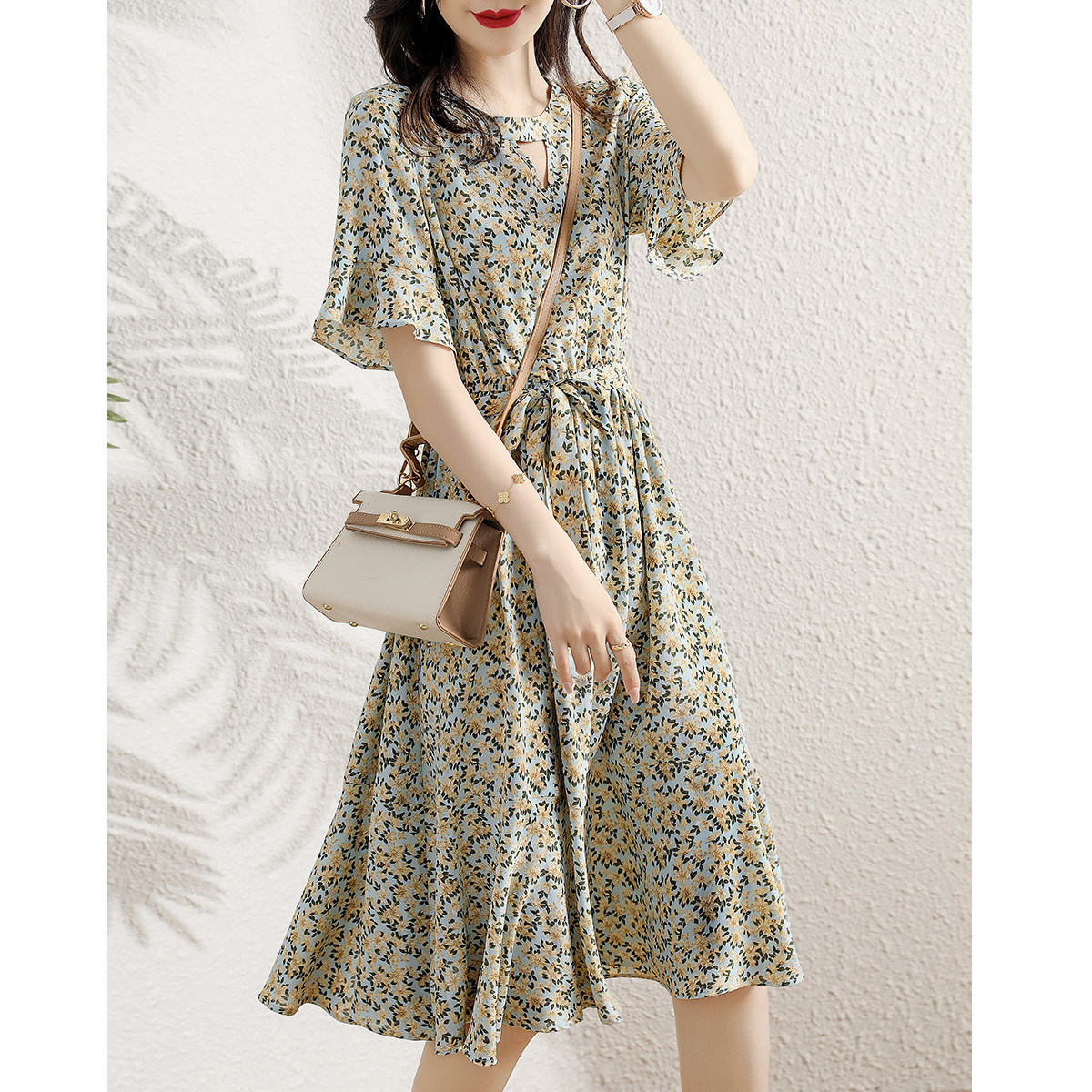 BRAND COUNTERS DISCOUNT STORES CABINET CLEARANCE SHOPPING MALLS TAIL GOODS FOREIGN TRADE EXPORTS HIGH-END LACE-UPS RUFFLED SLEEVE DRESSES SUMMER