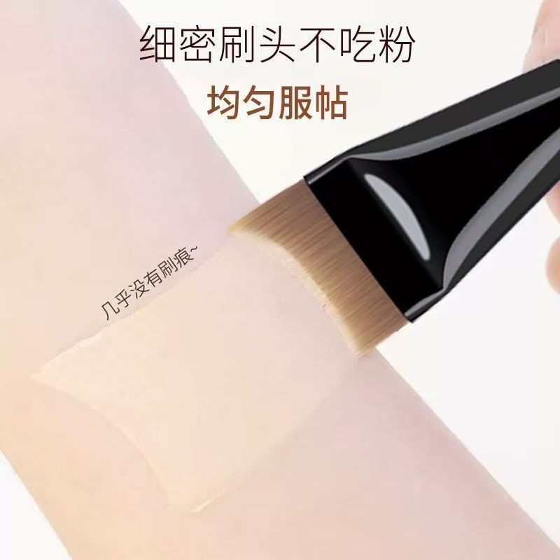 月牙粉底刷弧形扁头超薄底妆刷不吃粉无痕粉底液刷子鱼尾化妆刷
