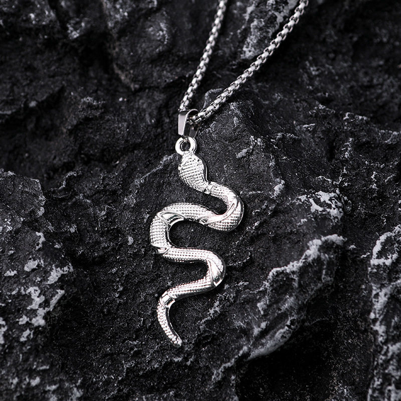 网红复古潮流男女时尚合金银色蛇吊坠项链欧美嘻哈趣味高档配饰女