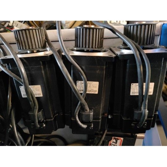 安川伺服电机SGMAH-08AAA41 4C SGMAH-08AAA21 SGMAH-04ADA-TF13