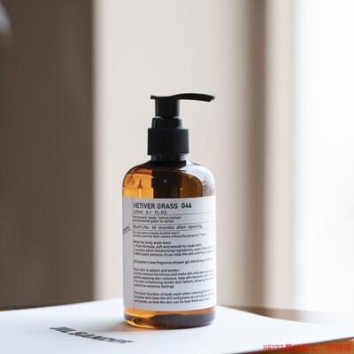 香水沐浴露檀香清爽 Perfume Body Wash Sandalwood Refreshing美