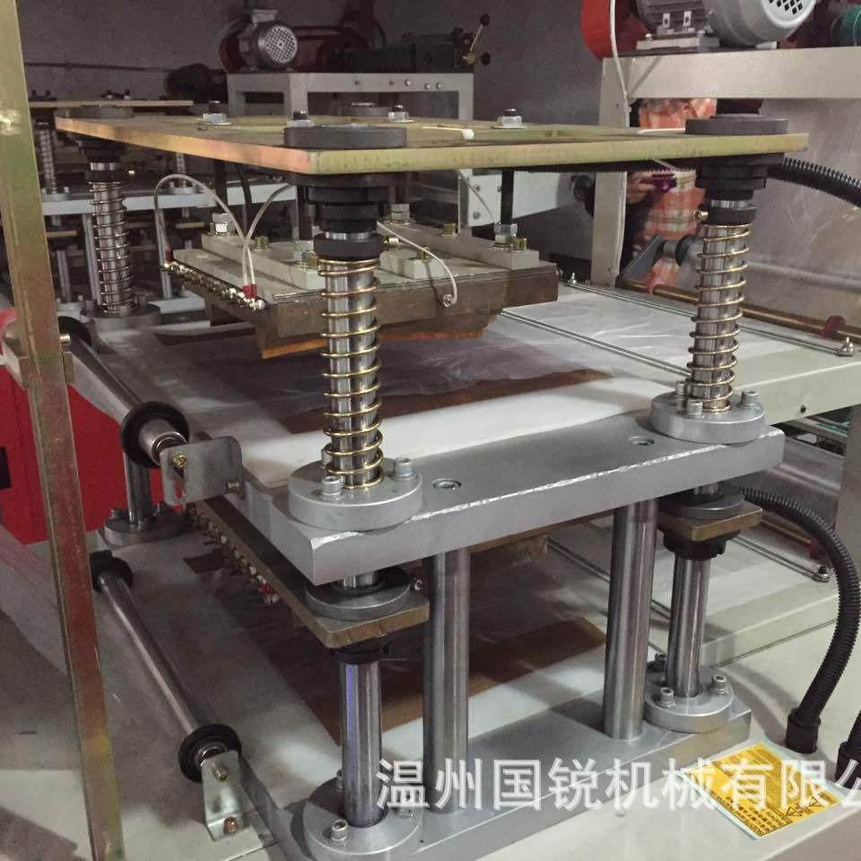 供应pe膜一次性手套机双层全自动手套制袋机塑料一次性手套设备,五金/工具,制袋机,淘宝优惠券,粉丝福利购,淘宝优惠卷