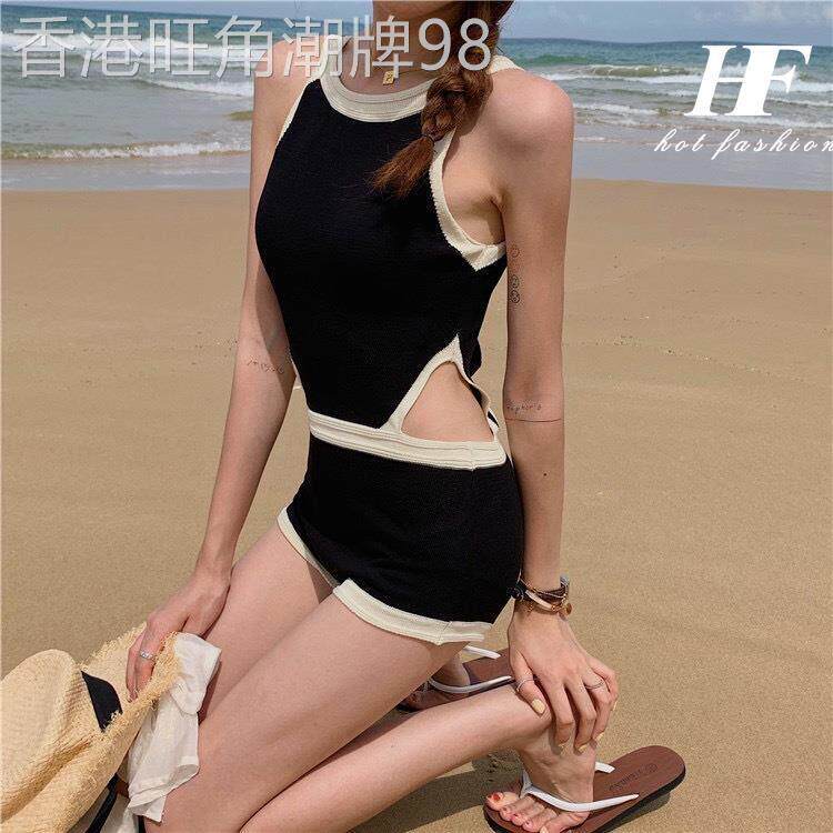 连体泳衣女士款泡温泉高级感2026新款性感挂脖露背露腰保守平角装