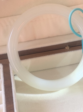 天然和田玉手镯山水料轮胎镯宽条