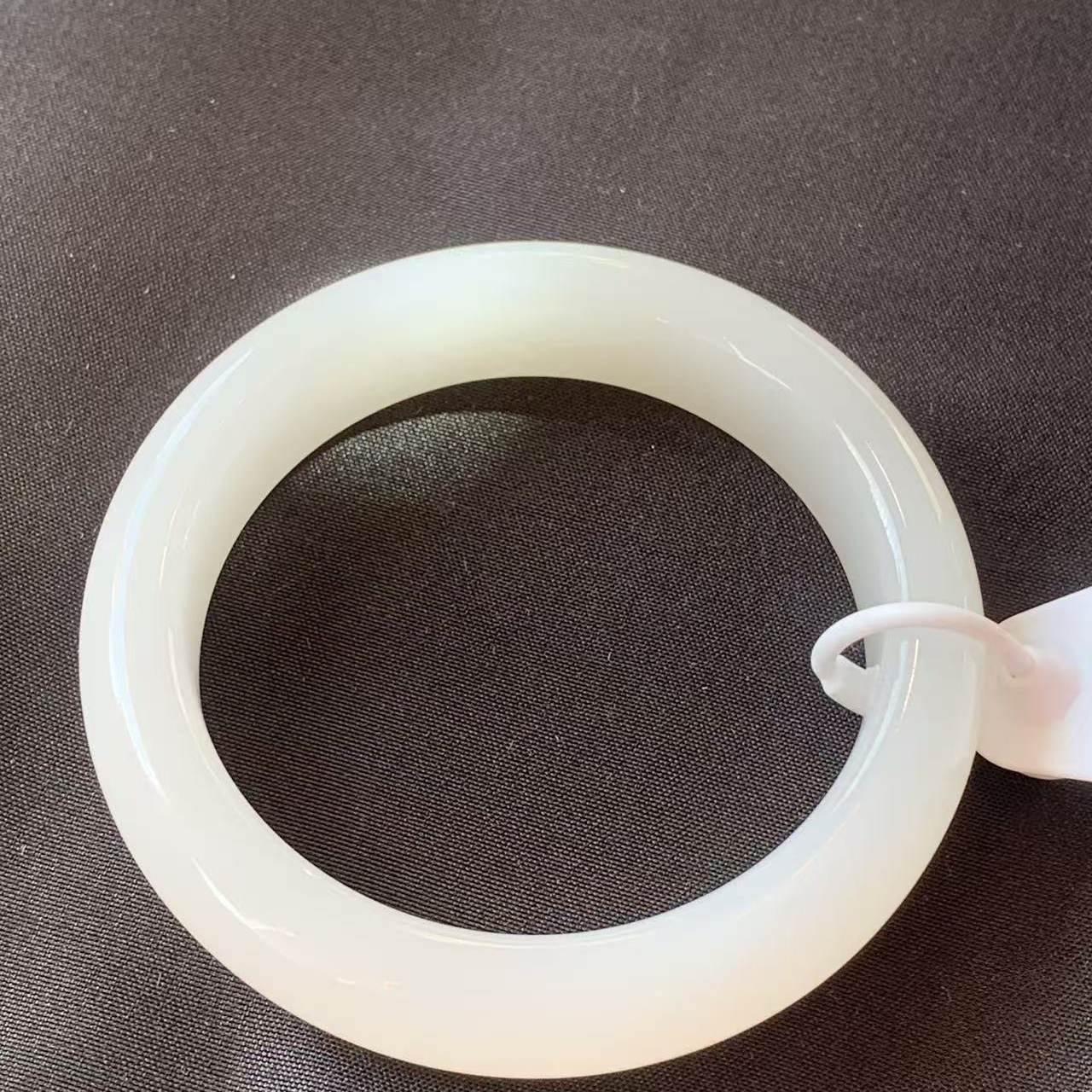 新疆和田玉手镯白色轮胎玉手镯