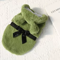 Кролик, зеленая куртка