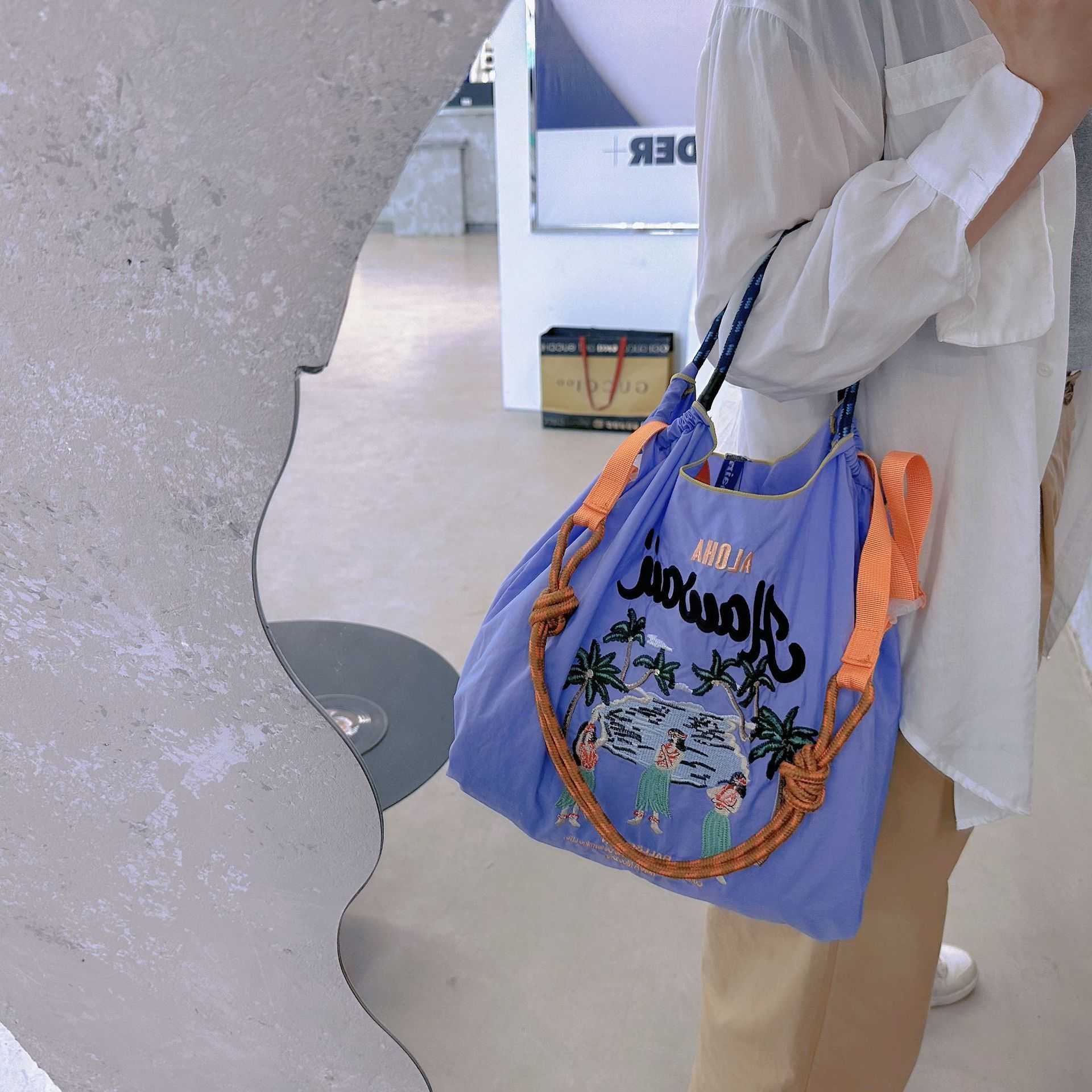 ball chain刺绣购物袋手拎包浅灰胸章兔袋刺绣尼龙购物袋手提单肩