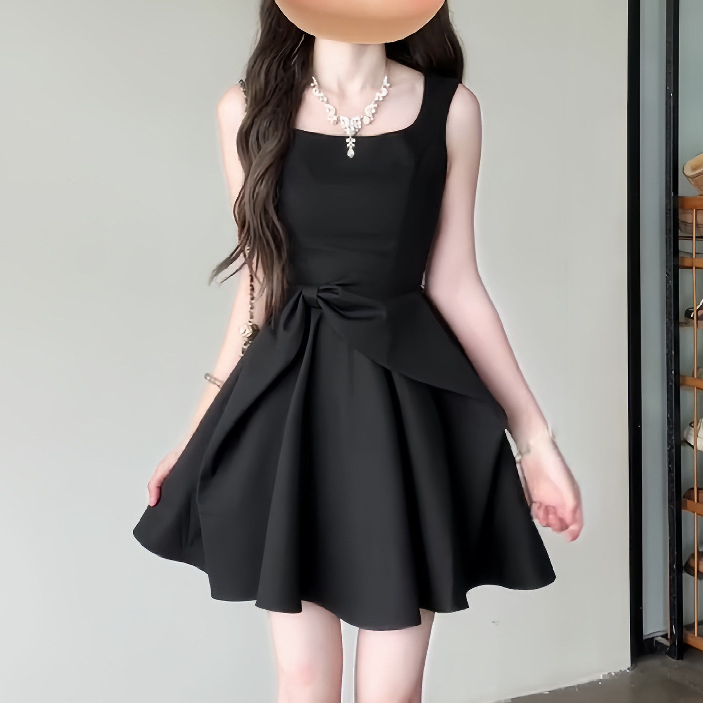 韩系独特漂亮的黑色洋装女夏季千金感蝴蝶结掐腰显瘦短款背心裙