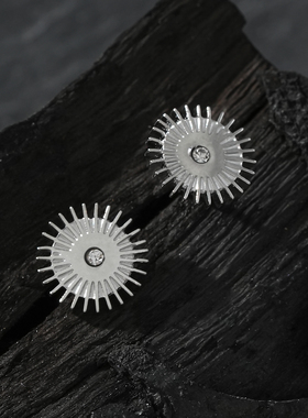 英国伦敦HACKNEY NINE欧美轻奢太阳钻太阳花小巧耳钉18K镀白金