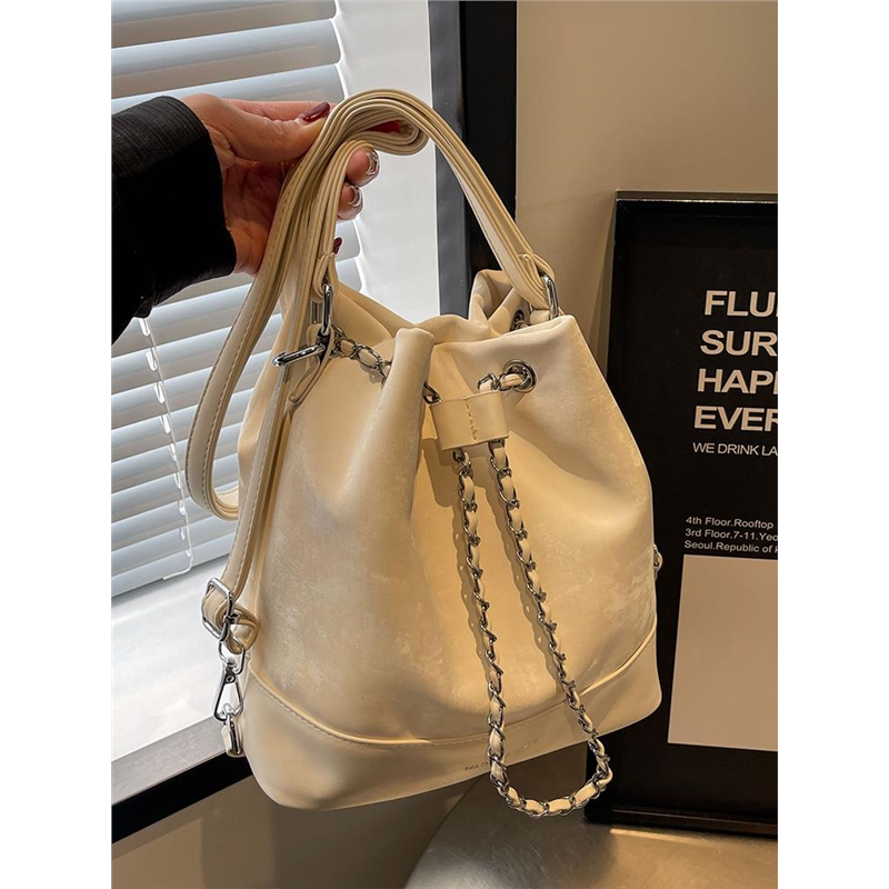 水桶包包女2026新款小众设计链条双肩包女高级感时尚斜挎白色背包