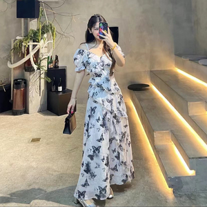 高级感水墨花蝴蝶晕染不规则吊带连衣裙女夏季慵懒风露肩碎花长裙
