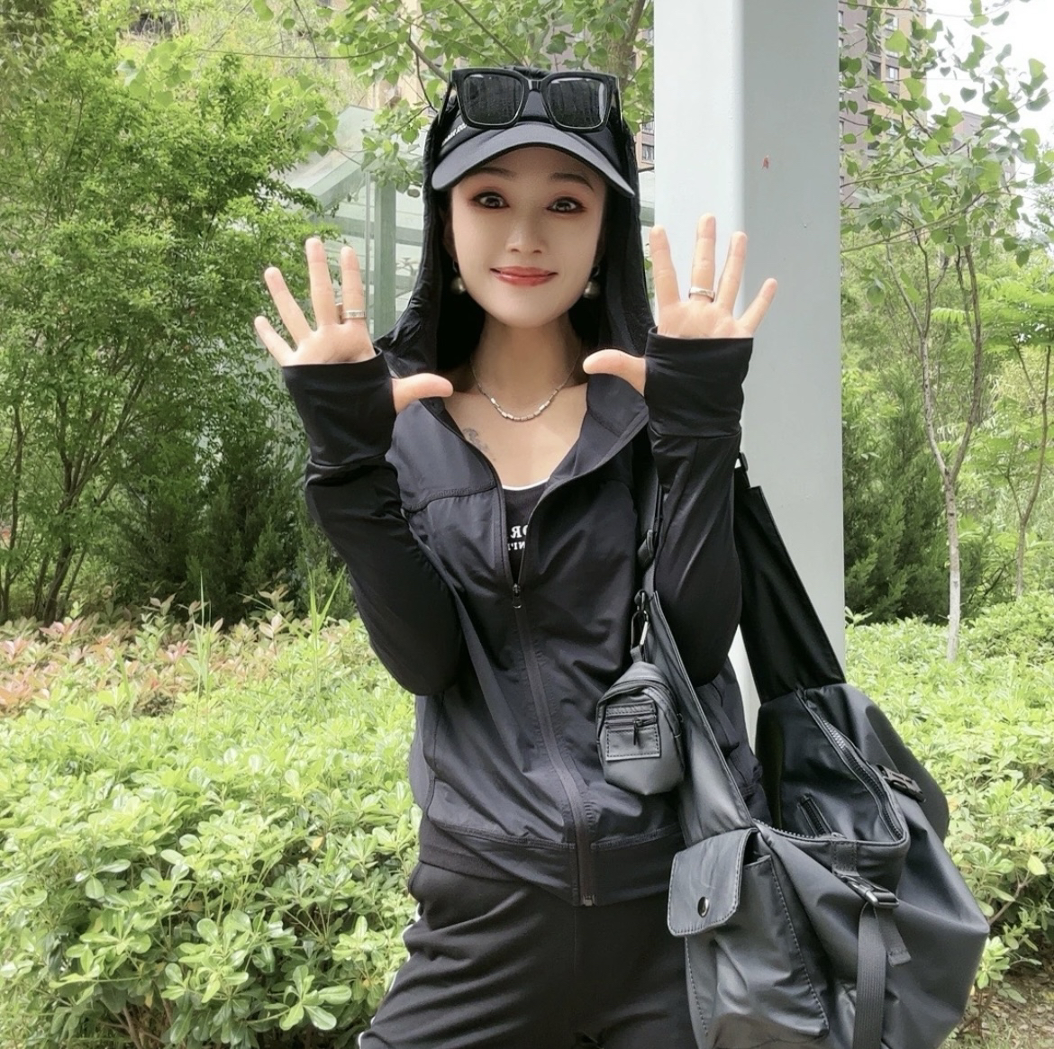 冰感高弹连帽显瘦防晒衣女2025夏新款时尚休闲户外旅游速干短外套