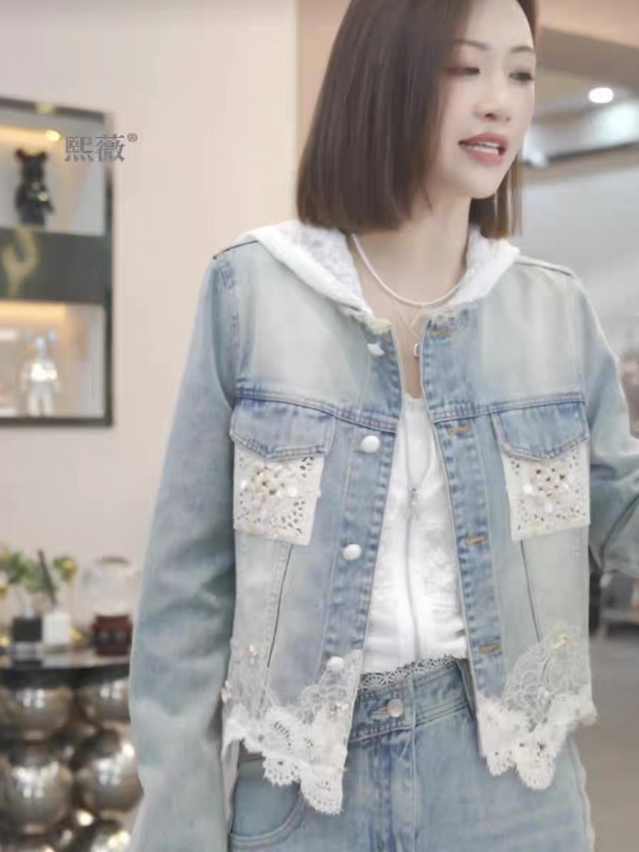 蓝色蕾丝花贝壳珠短款棉牛仔外套