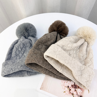 柔软毛线帽子女秋冬羊毛混纺针织帽护耳保暖显脸小户外骑行套头帽
