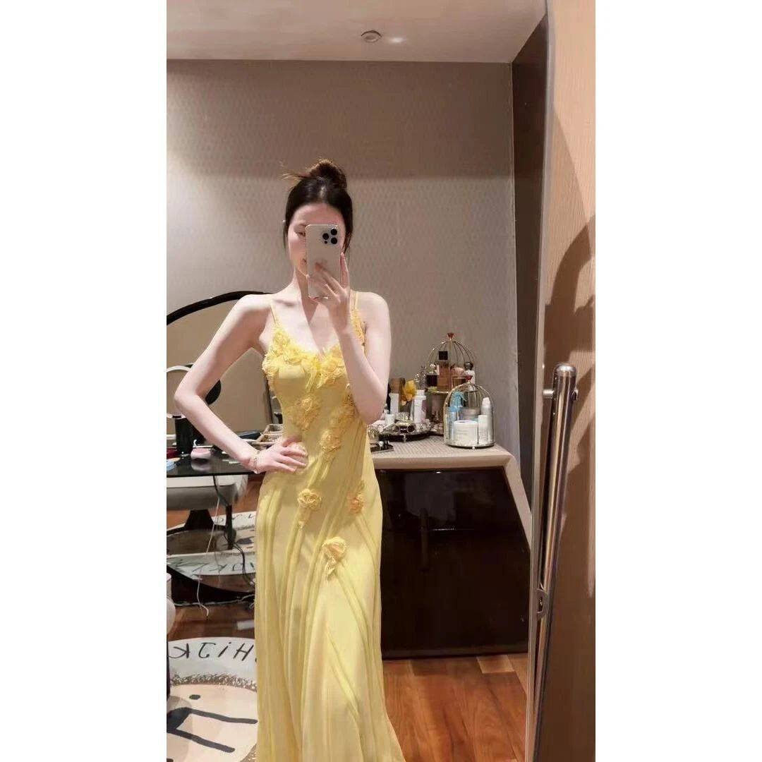 黄玫瑰立体花朵气质V领吊