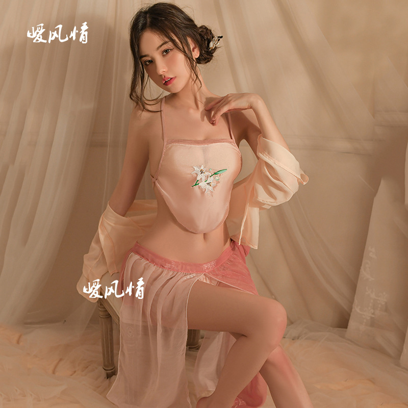 Hanfu also includes sets of erotic underwear, uniforms, who