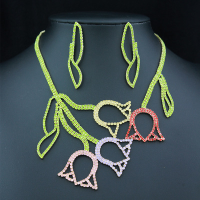 Design sense: Rose colored rhinestone exaggerated necklace,