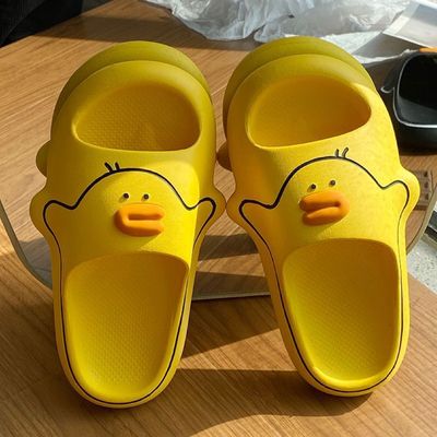 Slippers for girls in summer student dormitory, cute girl,