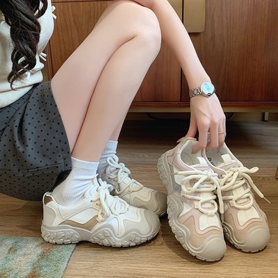 Round headed feet, small height increase, thick soled dad s