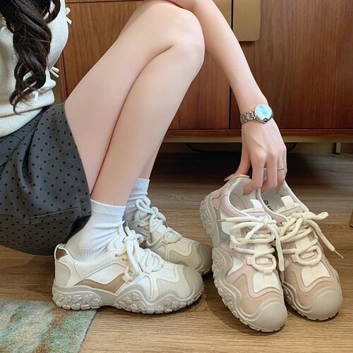 Round headed feet, small height increase, thick soled dad s