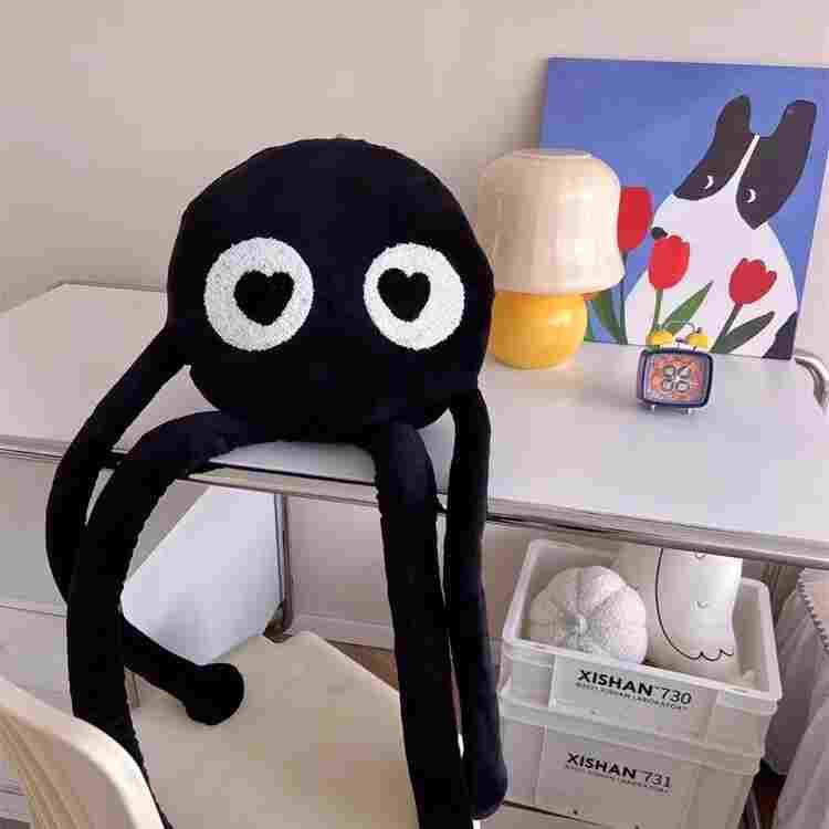 可爱黑煤球长腿玩偶抱枕沙发客厅靠垫床上睡觉抱长手长脚公仔娃娃