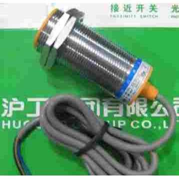 国际工牌CHIIB沪工接近开关LJ30A3-10-Z/BY埋入式直流三线常开M30