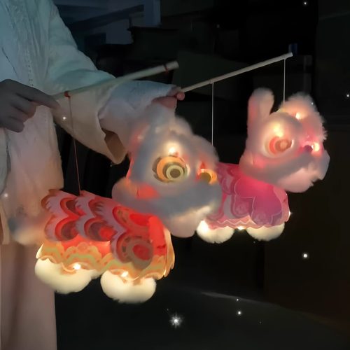 跨年拍照出片的国潮风的醒狮花灯