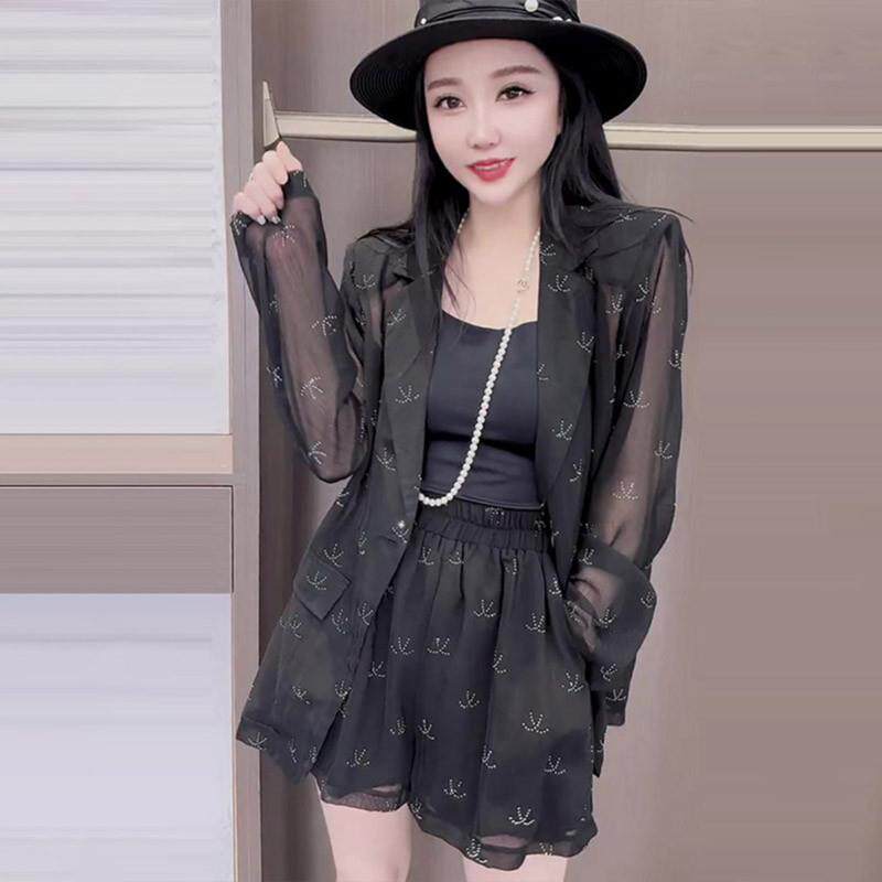 小心机设计感烫钻防晒薄款长袖西装外套短裤透视套装女2025夏季新