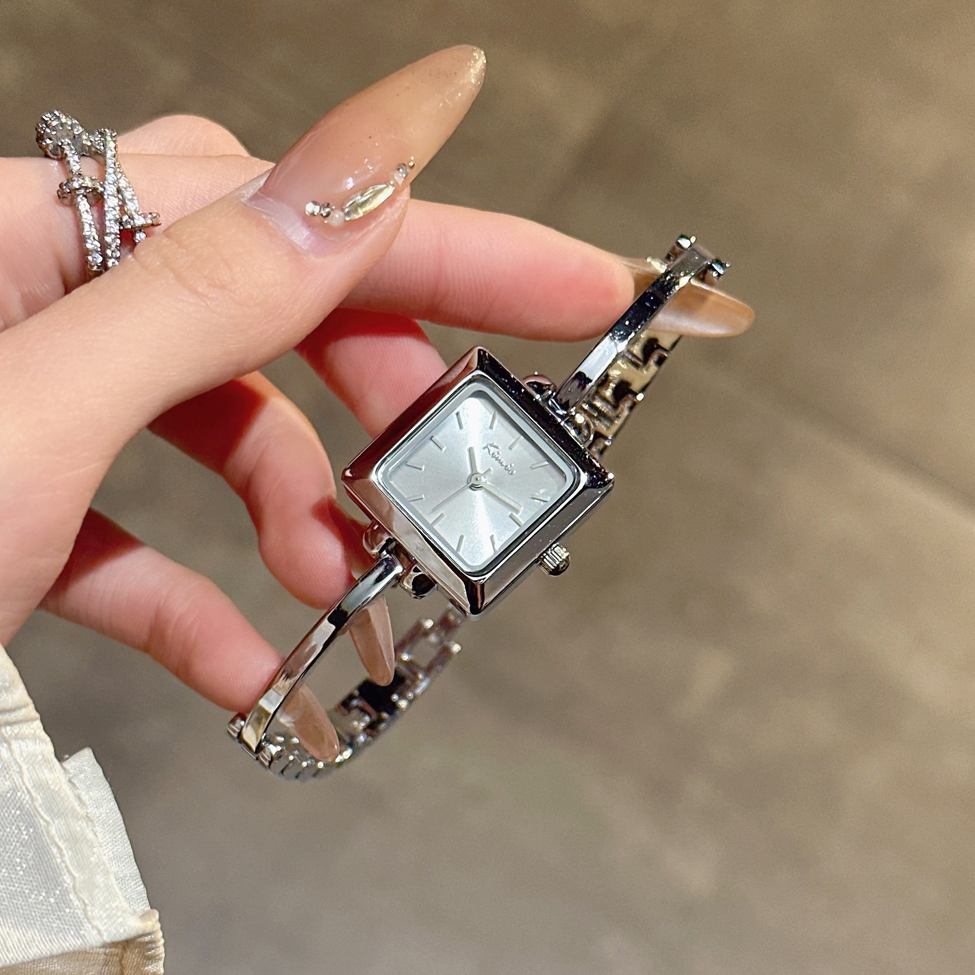 金米欧手镯式手链女表