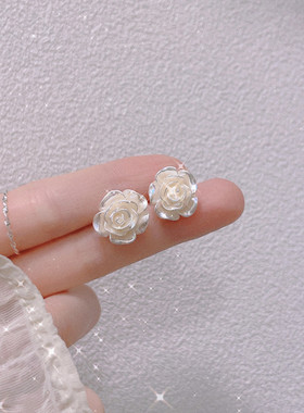 一念 925纯银白色玫瑰花耳钉女养耳洞耳棒气质时尚耳饰2024年新款