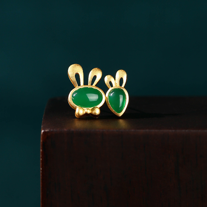 艾尔缘直播供货2023生肖年宫廷复古风兔子爱吃萝卜仿玉石耳钉耳饰