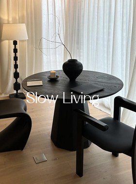 Slow Living 中古侘寂风实木圆形黑色餐桌家用小户型简约复古桌子