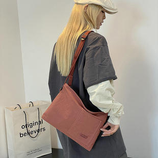 Colorful Fox日韩简约小众女士单肩斜挎包学生日常百搭通勤腋下包