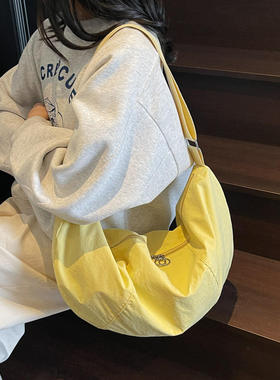 2025新款流行尼龙布包包慵懒风时尚单肩包复古休闲包包斜挎包女