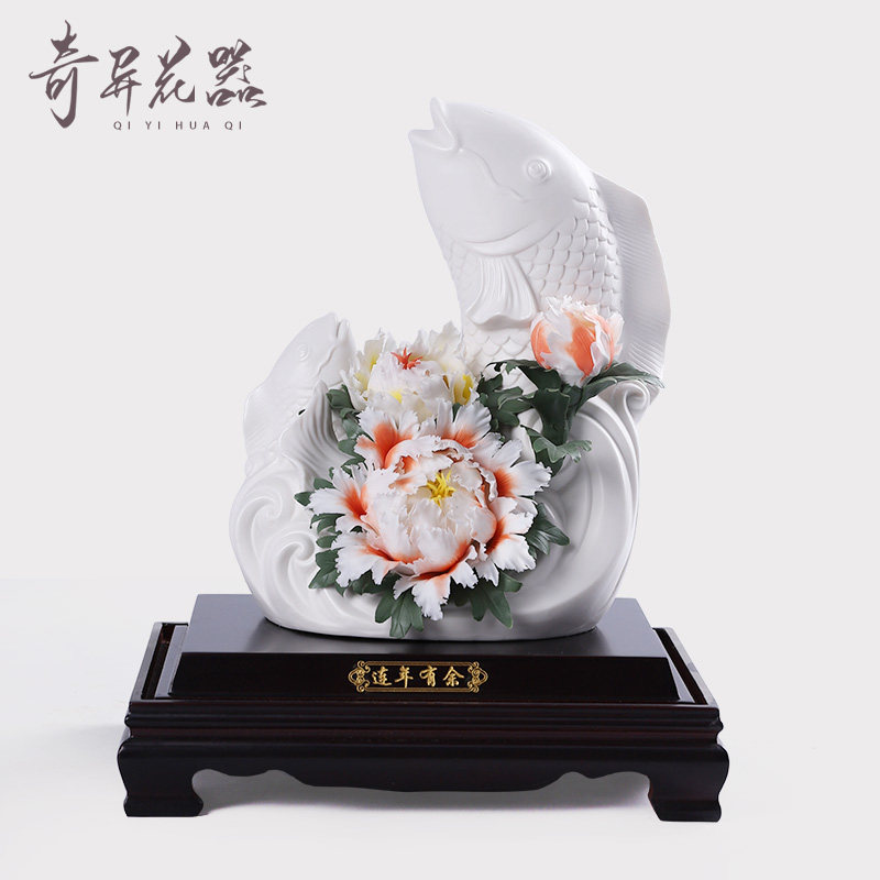 创意陶瓷鲤鱼工艺礼品摆饰瓷雕摆件手捏牡丹瓷花乔迁新居店铺开业