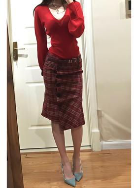 美式复古红色格子半身裙高级感春秋新款女排扣褶皱设计感包臀裙子