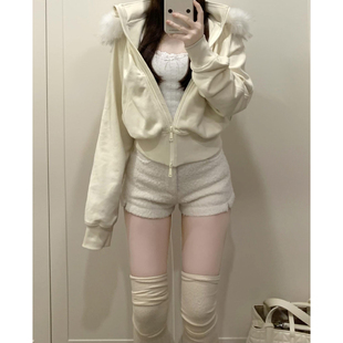 美式复古白色羊羔毛绒短裤外穿女春秋新款街头辣妹修身显瘦热裤子