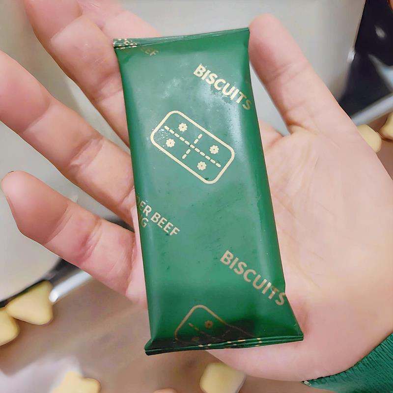煌记新品香菜牛肉馅饼干网红夹心薄脆饼芝士培根解馋办公室零食