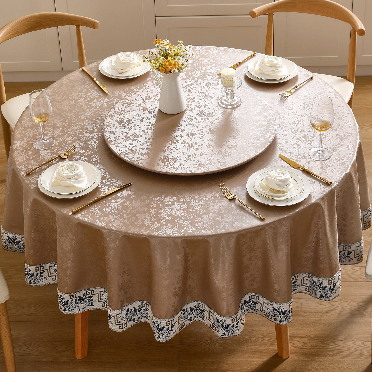 2024爆款圆桌桌布酒店家用餐桌布pu提花边防水防油免洗轻奢高级感