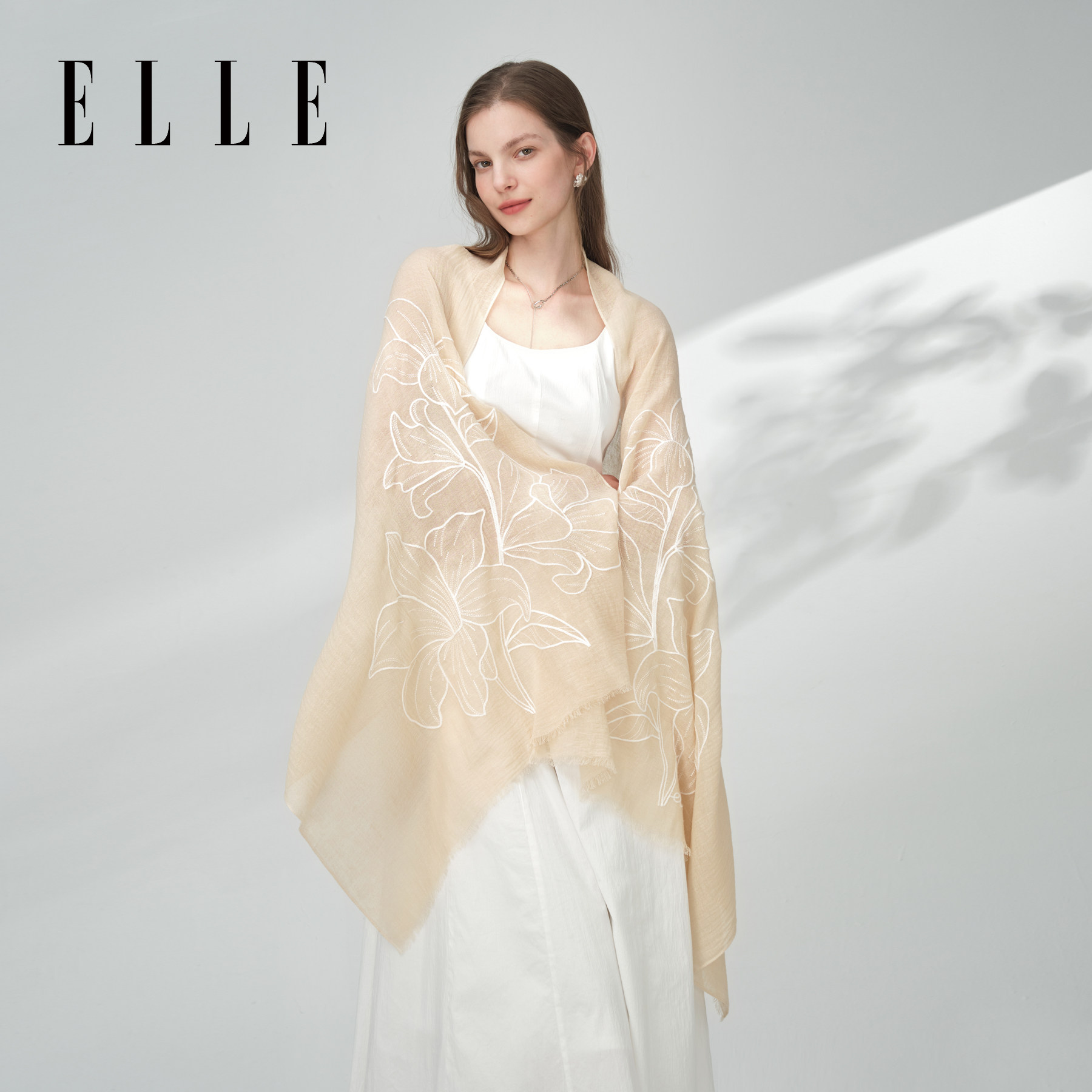 ELLE亚麻花卉刺绣丝巾女士夏季大尺寸披肩时尚百搭空调房保暖新款