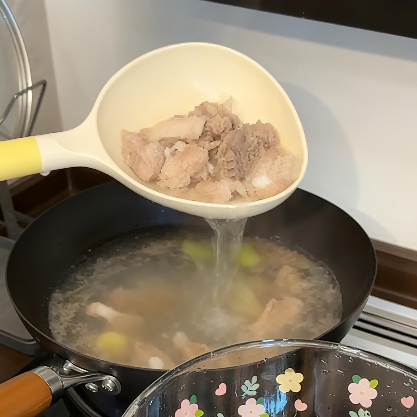 一个勺打两份工！两用捞勺大号厨房家用饺子面条耐高温盛汤沥水勺