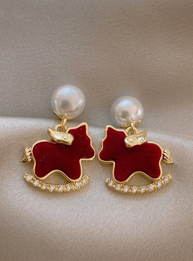 chomelkinsey本命年红色小马耳钉女2025新款珍珠耳环百搭新年耳饰