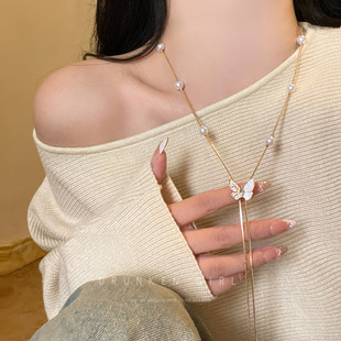 谬系温柔~蝴蝶珍珠长款项链女秋冬轻奢小众高级感抽拉毛衣链配饰