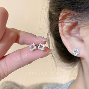 爆闪925银四叶草耳钉女小众设计感气质耳环精致小巧日常免摘配饰