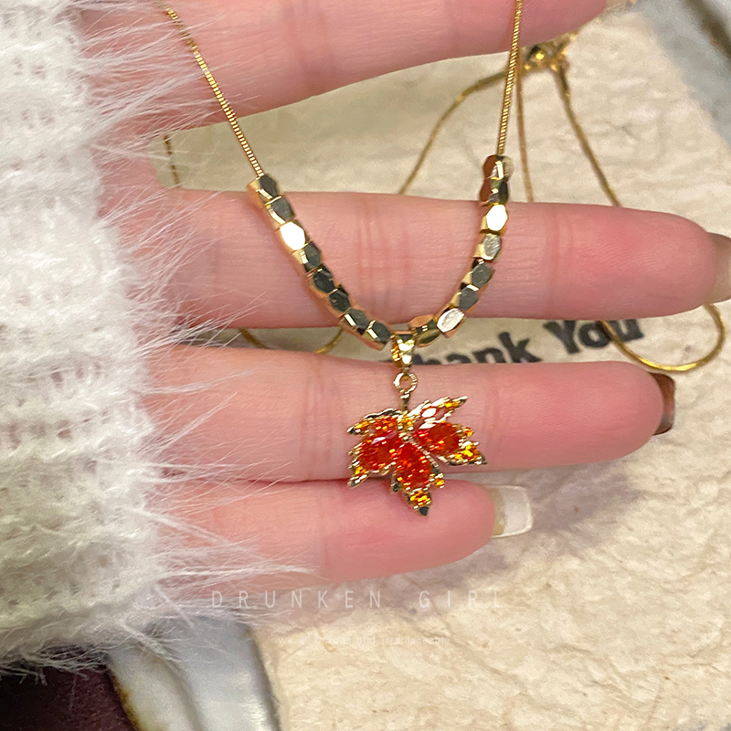 钛钢红色枫叶吊坠项链女