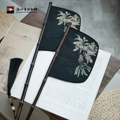 【浙江省博物馆】黄宾虹设色花卉图深藏青文创刀扇汉服战国袍拍摄
