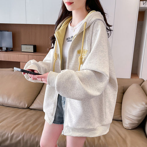 初春外套女2026新款初高中学生休闲百搭拼色刺绣棒球服连帽卫衣